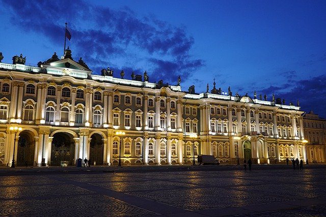 Дворцы и усадьбы петербургской знати